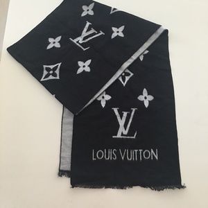 FASHION  LUXURY GLAMOUR  SCARF
